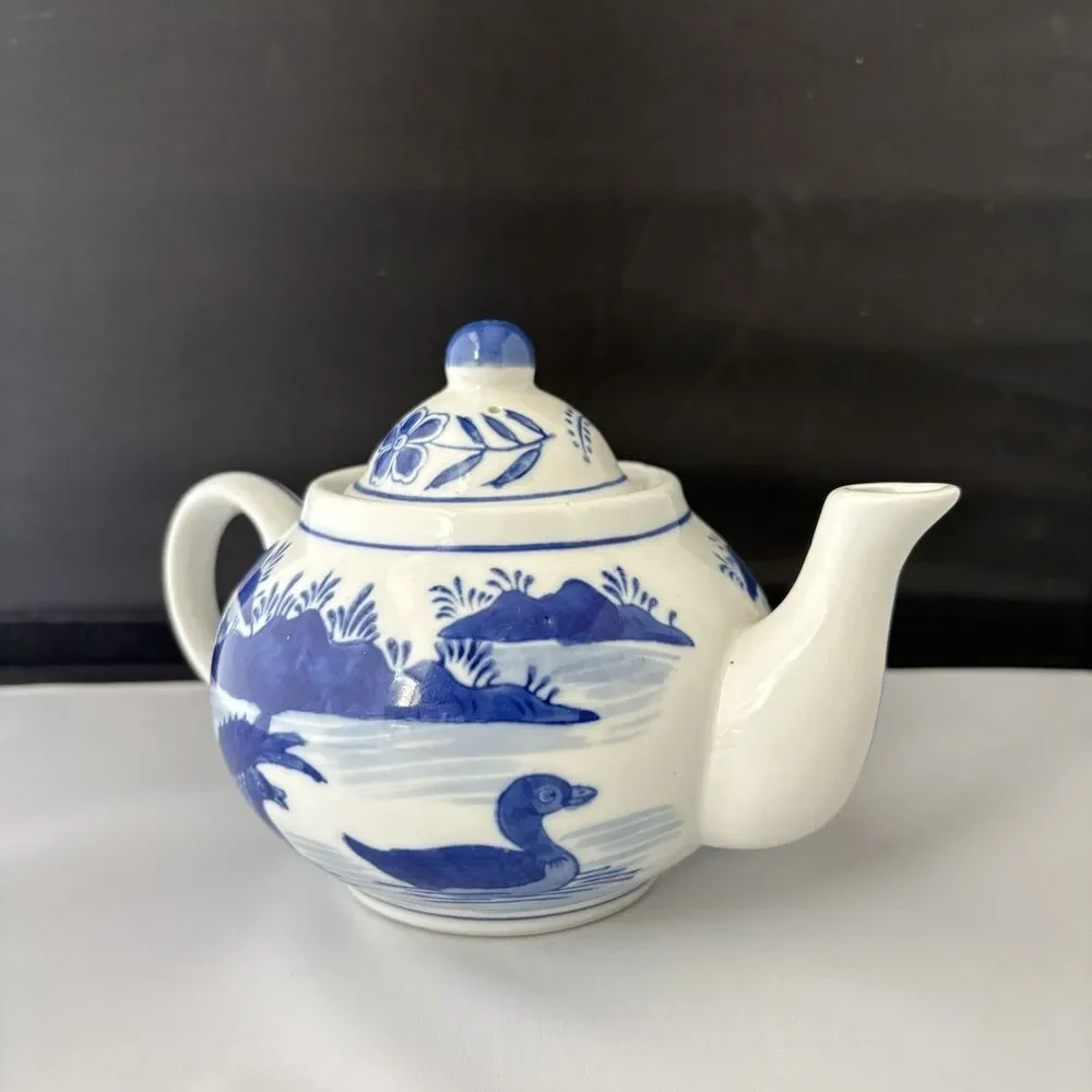 Vintage Small Chinese Blue and White Porcelain Teapot Ducks 4.5”